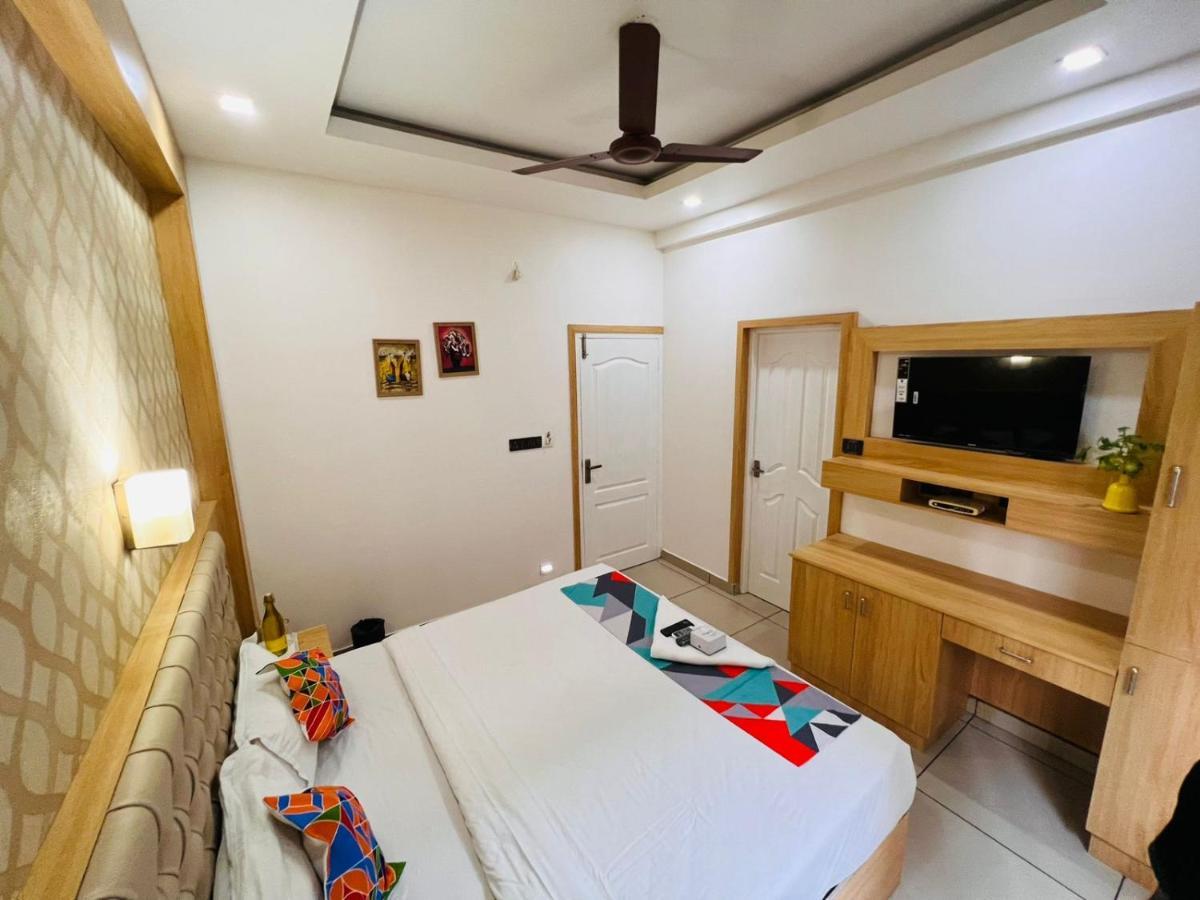 Hotel Reegate Inn Near South Railway Station Kochi Екстериор снимка