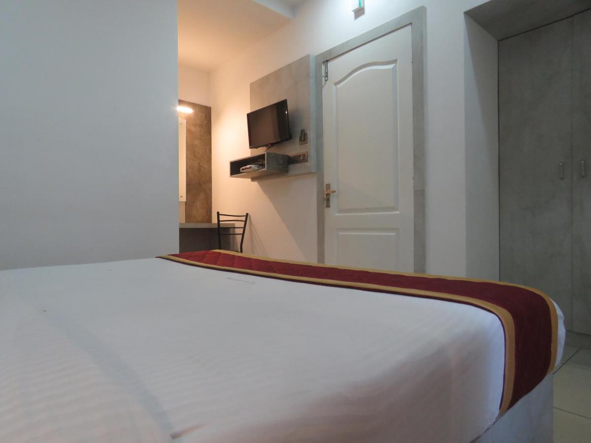 Hotel Reegate Inn Near South Railway Station Kochi Екстериор снимка