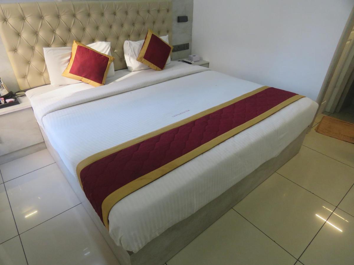 Hotel Reegate Inn Near South Railway Station Kochi Екстериор снимка