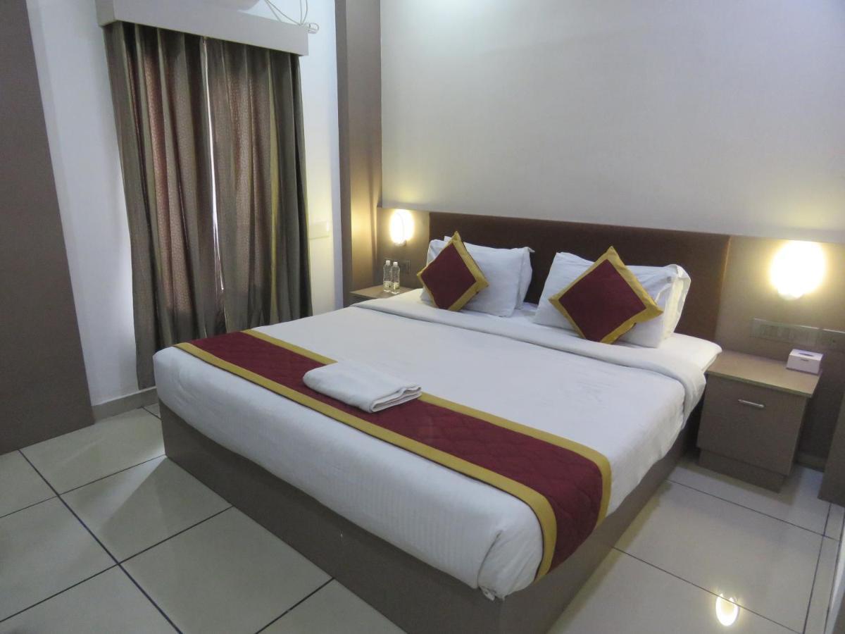 Hotel Reegate Inn Near South Railway Station Kochi Екстериор снимка