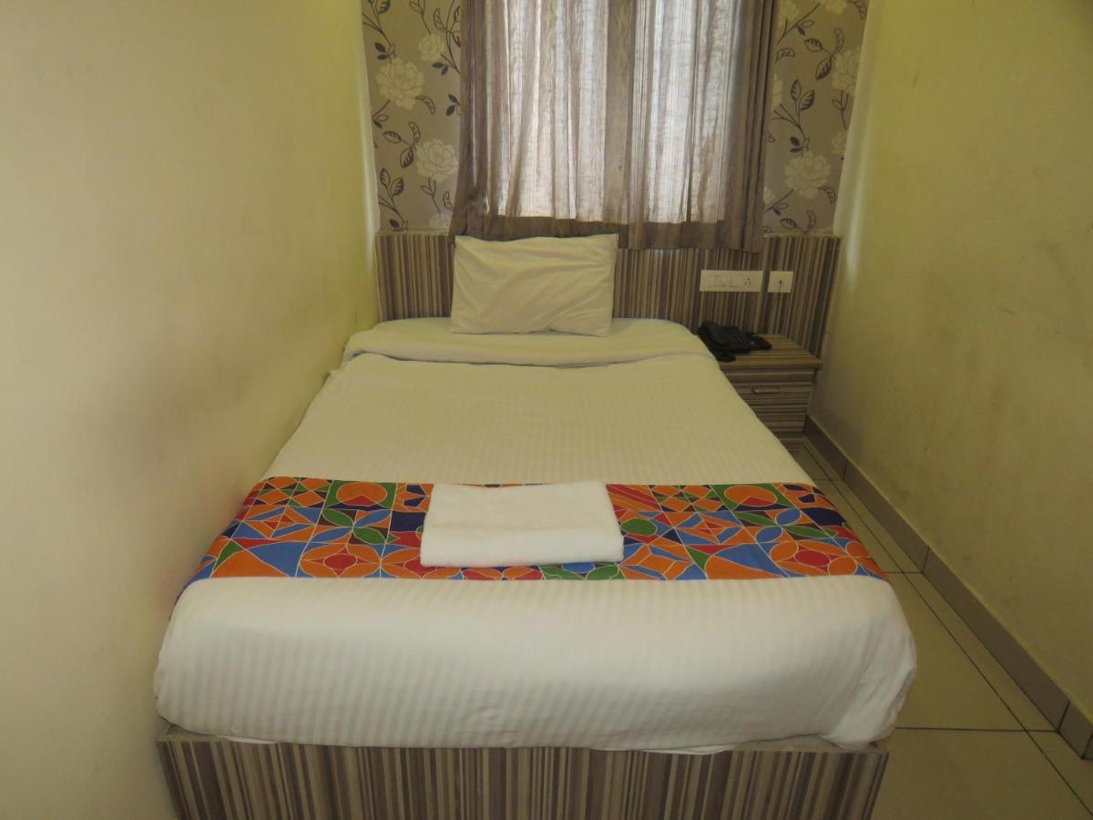 Hotel Reegate Inn Near South Railway Station Kochi Екстериор снимка