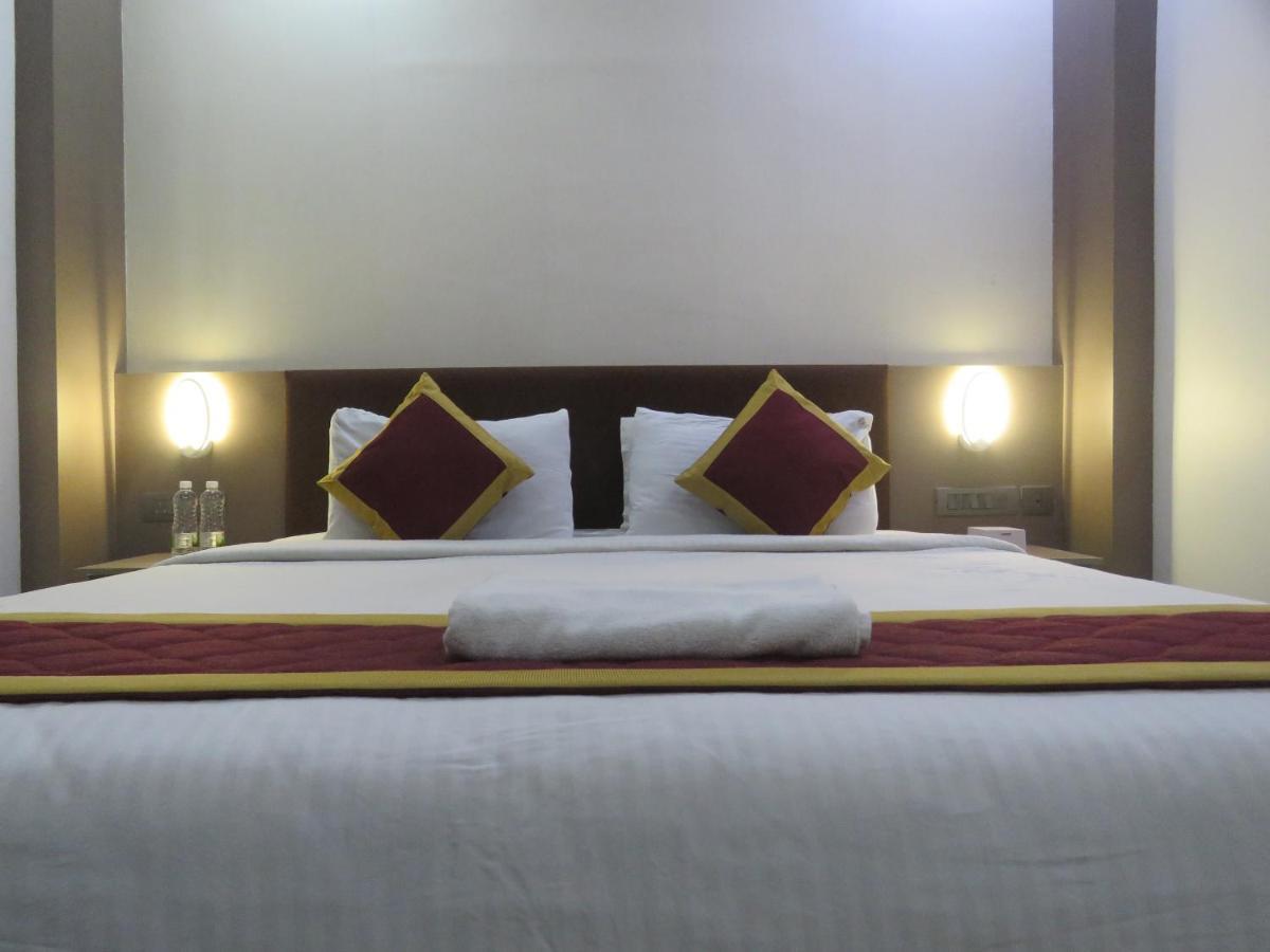 Hotel Reegate Inn Near South Railway Station Kochi Екстериор снимка