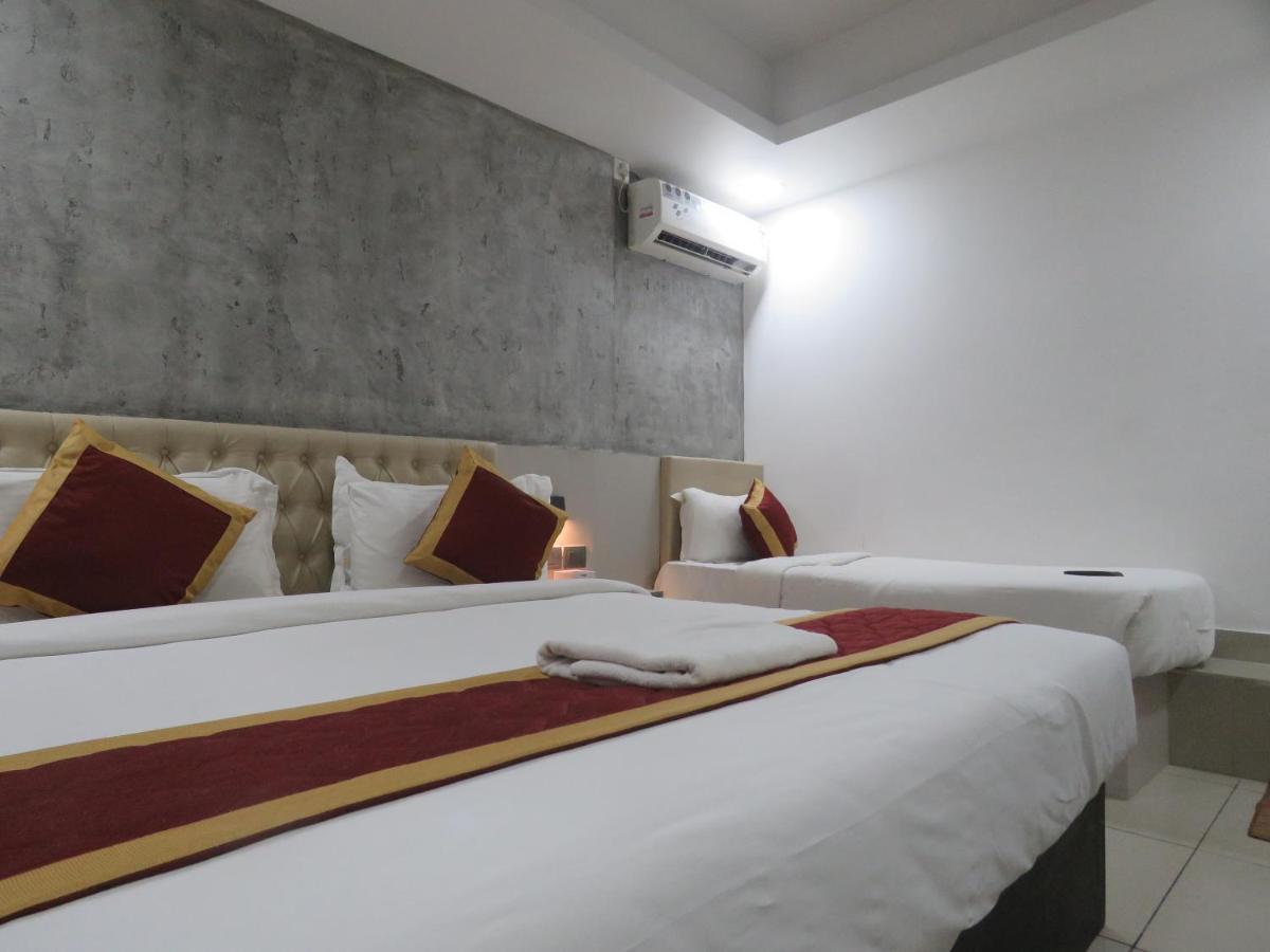 Hotel Reegate Inn Near South Railway Station Kochi Екстериор снимка
